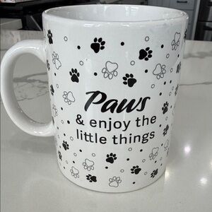 “Paws & Enjoy The Little Things” White Paw Print Coffee Mug, NWT 🎉🐾☕️